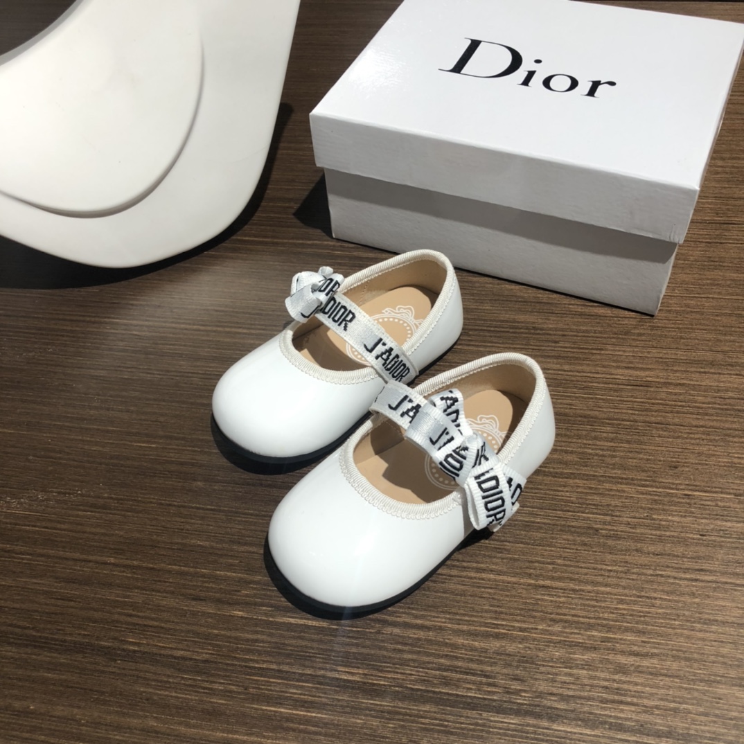 Children's shoes child